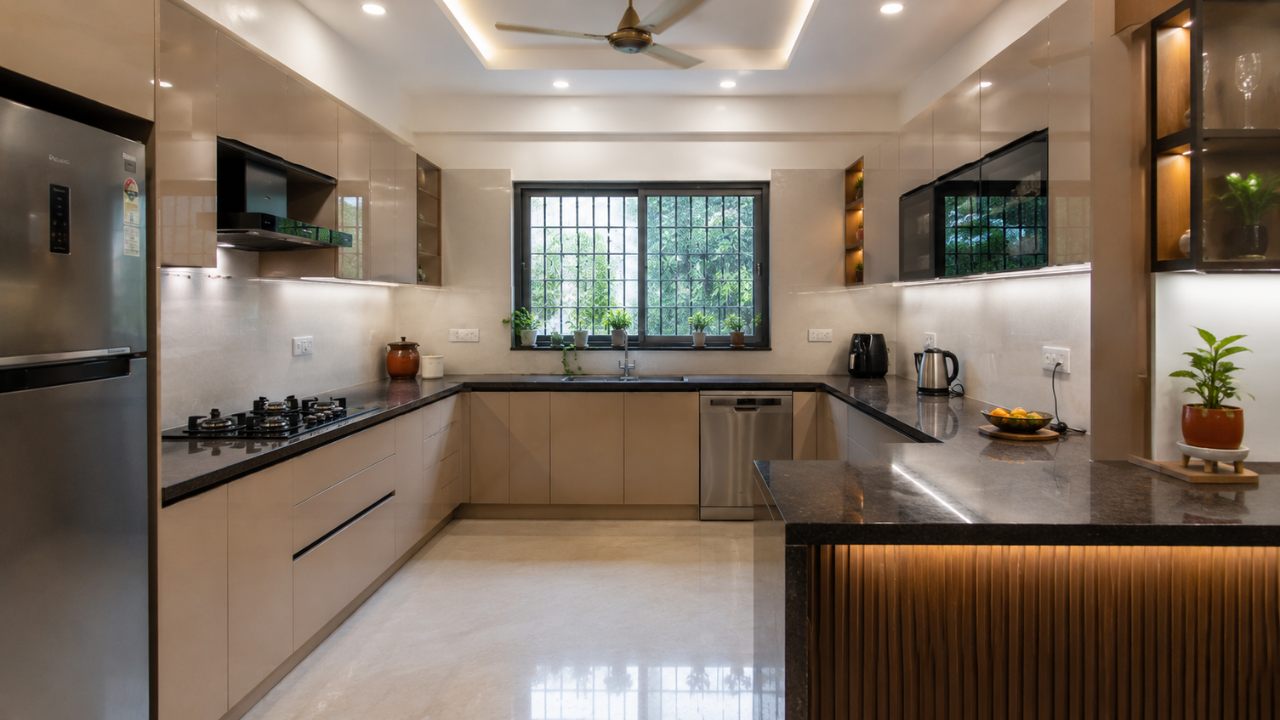 Modern G-Shaped Kitchen